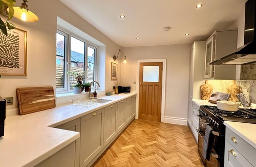 Whitley Bay Casa | Stunning Coastal Retreat Whitley Bay Sleeps 9