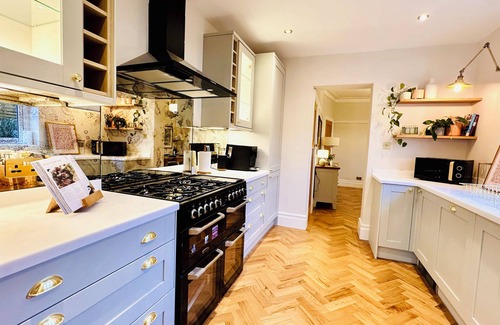 Whitley Bay Casa | Stunning Coastal Retreat Whitley Bay Sleeps 9