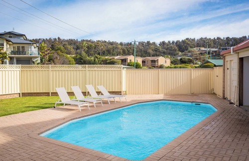 Tathra Casa | Stunning Coastal Retreat - Walking distance to Beach and Cafes.