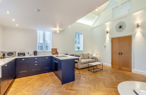 Dunmow Cabaña | Stunning converted chapel with a spacious living area.