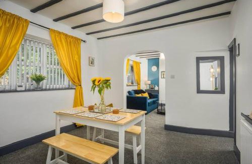Hazel Grove Apartamento | Stunning Cottage, Sleeps 7, Parking, Smart TV, Long Term Disc, Perfect For Contractors, Professionals, Families & Leisure