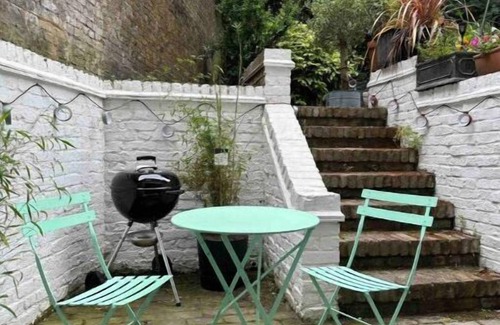 Camden Town with Primrose Hill Apartamento | Stunning Garden Flat in the Heart of London, moments from Primrose Hill & Camden