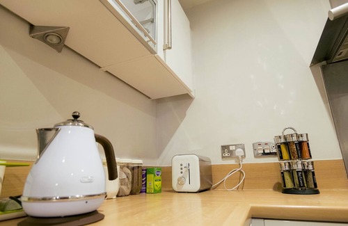 Butetown Apartamento | Stunning Holiday Stay With Free Gym and Parking