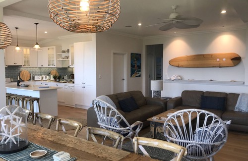 Copacabana Casa | NUEVA y lujosa casa de playa estilo Hampton en la playa de opp con vistas impresionantes - FREE NT