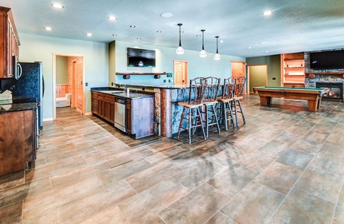 Mauston Casa | Stunning Lakefront Lodge On Castle Rock Lake! Perfect for Families or Retreats!