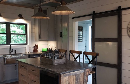 Byrdstown Casa | Impresionante nueva construcción, 3 min. a Sunset Marina, 4,000 pies cuadrados, duerme 13