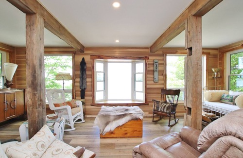 Lanark Highlands Casa | Stunning Lakeview Waterfront Cottage