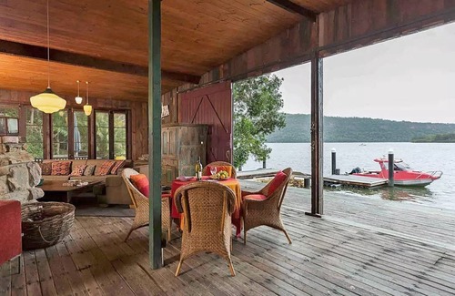 Bar Point Cabaña | BARCO DE OXLEY. llegar en barco RÍO DE HAWKESBURY. impresionante cobertizo original