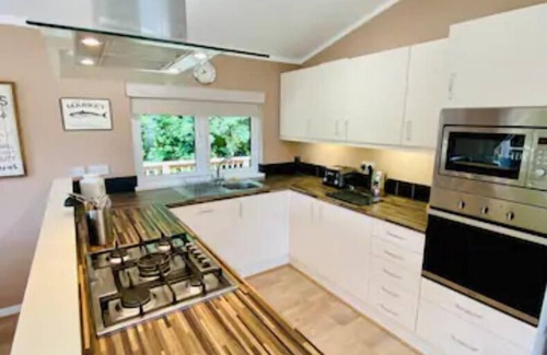 St Minver Complejo | Stunning lodge in an idyllic location, sleeps 6, parking + dogs