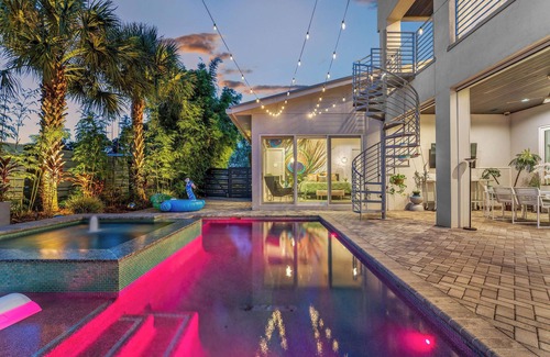 Baldwin Park Villa | Stunning Luxury Home in Artsy Winter Park featuring Nintendo-Themed Game Room!