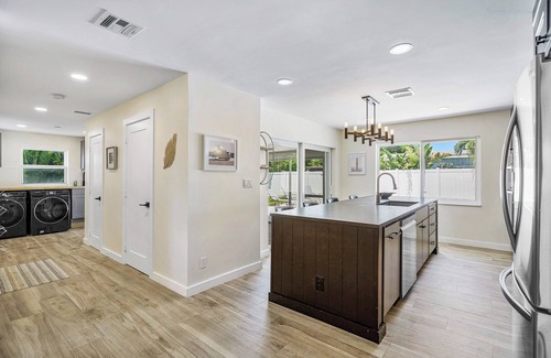 Tropic Palms Casa | Stunning Modern FL Coastal Getaway, 3 BR in Delray Beach, As Seen on Dwell