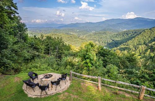 Bryson City Casa | Stunning mtn. views! 4br with all the amenities! - VISTA VIBES-