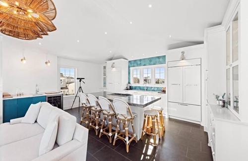 North Beach Haven Casa | Stunning Ocean-Side 4 Bedroom Property with a Hot Tub and Endless Views