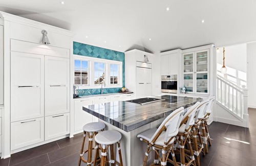 North Beach Haven Casa | Stunning Ocean-Side 4 Bedroom Property with a Hot Tub and Endless Views