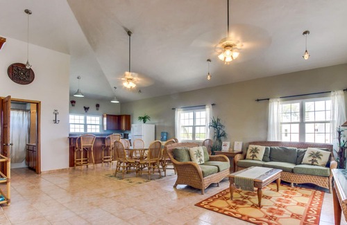 Boca Ciega Villa | Impresionante villa frente al mar con piscina privada, muelle y relajante balcón.