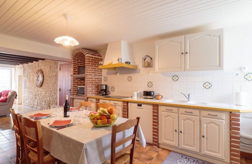 Berneuil Villa | Estupenda casa de vacaciones privada para 4 personas con WIFI, TV, terraza y mascotas permitida