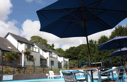 Carnon Downs Casa | Preciosa casa de vacaciones privada con WIFI, piscina, TV, patio y mascotas permitida