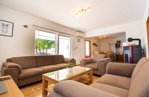 Donji Prolozac Casa | Preciosa casa de vacaciones privada para 12 personas con piscina privada, WIFI, A/C, TV y terraza