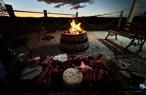 Maroon Otro | Stunning Queenslander on shire horse farm