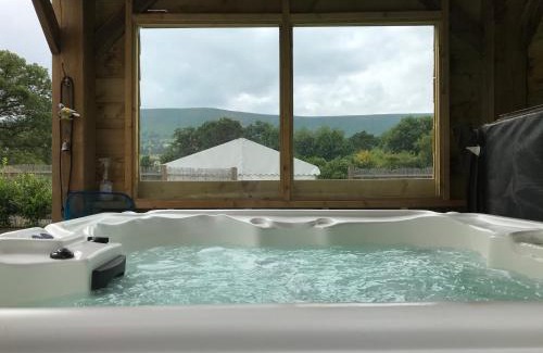 Longtown Apartamento | Stunning railway carriage with private hot tub