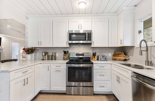 Kiawah Island Cabaña | Stunning remodeled cottage, central location!