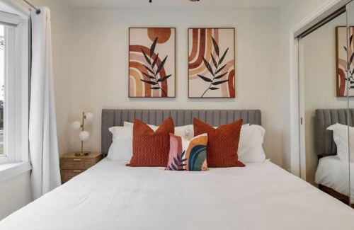 Bixby Knolls Casa | Stunning Retro Beach Oasis, Dual Living, Pool