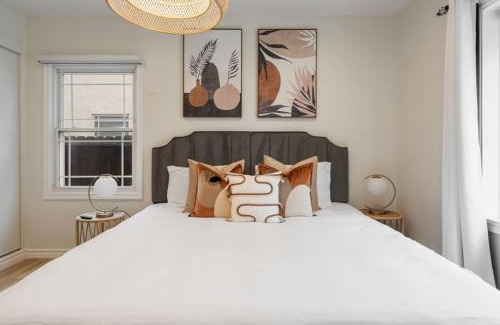 Bixby Knolls Casa | Stunning Retro Beach Oasis, Dual Living, Pool