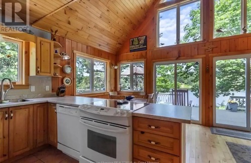 Weldford Cabaña | Stunning River View!