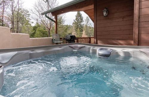 Ruidoso Casa | Stunning Ruidoso Cabin with Private Hot Tub!