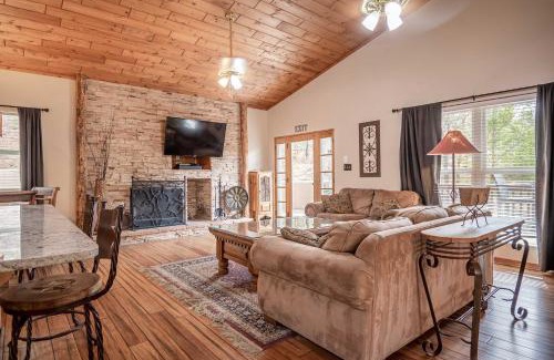 Ruidoso Casa | Stunning Ruidoso Cabin with Private Hot Tub!