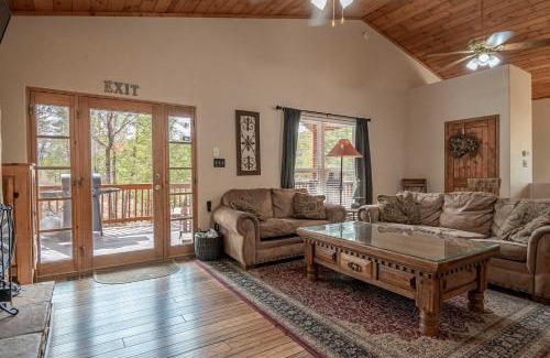 Ruidoso Casa | Stunning Ruidoso Cabin with Private Hot Tub!