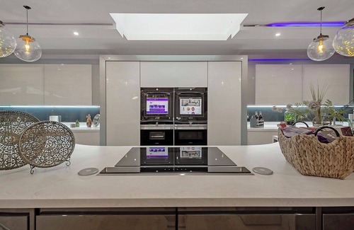 Bumble's Green Casa | Stunning unique large house in Nazeing