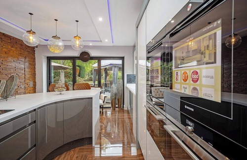 Bumble's Green Casa | Stunning unique large house in Nazeing