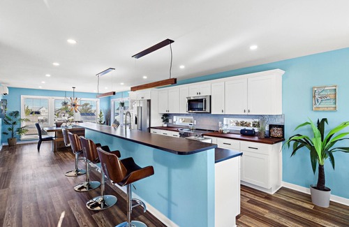 Mystic Island Casa | Stunning 2600 ft² waterfront home, pet friendly, 8 person hot tub, rooftop deck