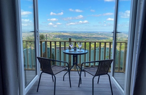 Ogden Apartamento | Stunning views. Countryside walks or cycle trails. Nearby pubs and music venues