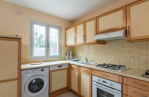 Denneville Casa | Maravillosa casa de vacaciones para 6 personas con WIFI, TV, terraza y mascotas permitida