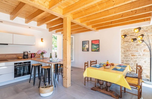 Primelin Casa | Preciosa casa de vacaciones para 6 personas con WIFI, TV, terraza y mascotas permitida