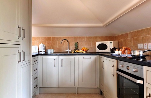 Kingham Casa | Estupenda casa de vacaciones para 4 personas con WIFI, piscina