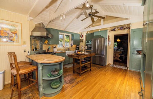 Greenfield Casa | Stunning wine country estate with pool, vineyard, expansive vistas & more