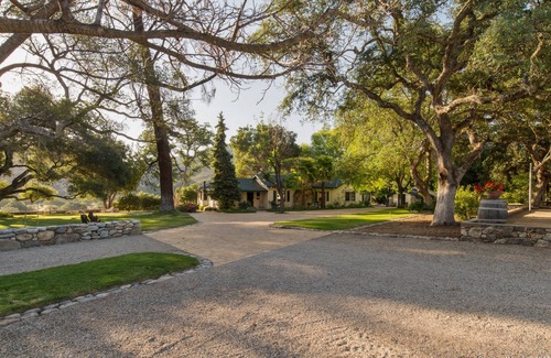 Greenfield Casa | Stunning wine country estate with pool, vineyard, expansive vistas & more