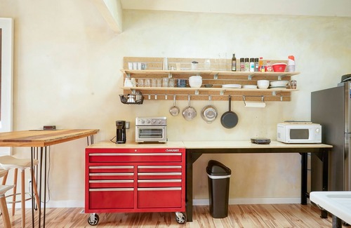 Petersburg Casa | Style on the Square 2-bedroom bungalow with WiFi, AC in Petersburg