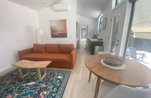 Bitter Lake Cabaña | Stylish 1-bedroom casita in Seattle with AC