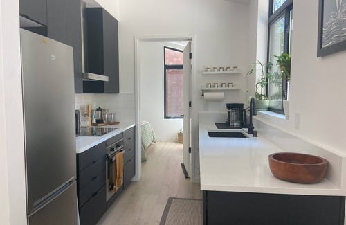 Bitter Lake Cabaña | Stylish 1-bedroom casita in Seattle with AC