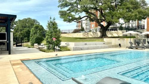 McNeil Apartamento | Stylish 1BR Pool & Gym ATX