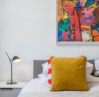 Monkhams Apartamento | Stylish 3 bedrooms apartment 20 mins to Central London with Balcony - Open for Long Stays and Families Relocating
