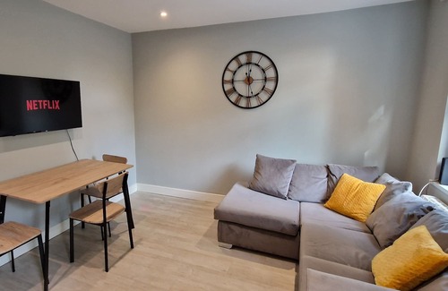 Reading Apartamento | Stylish 3bed Central Reading - 6 min walk to Train Station & High Street