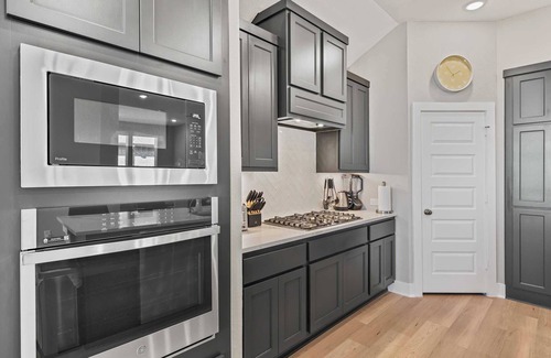 Clodine Casa | Stylish 3BR Home｜With Gourmet Kitchen｜30-Night Min｜Mainfloor Bedroom #42288