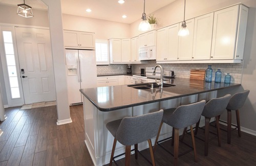 Lake Davenport Estates Casa | Stylish 4 bedroom/3.5 bath home, private west-facing pool, Disney 8 miles