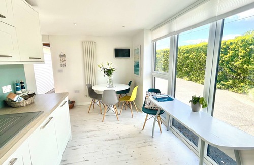 Challaborough Cabaña | Elegante cabaña de playa para 4 - 6, a sólo 85 mtrs de playa de arena 'Bandera Azul'.