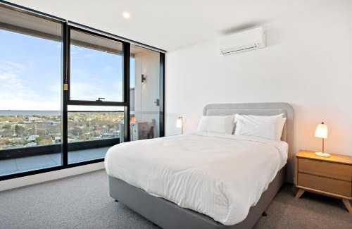 Alphington Apartamento | Stylish City-View Apartment with Deluxe Amenities